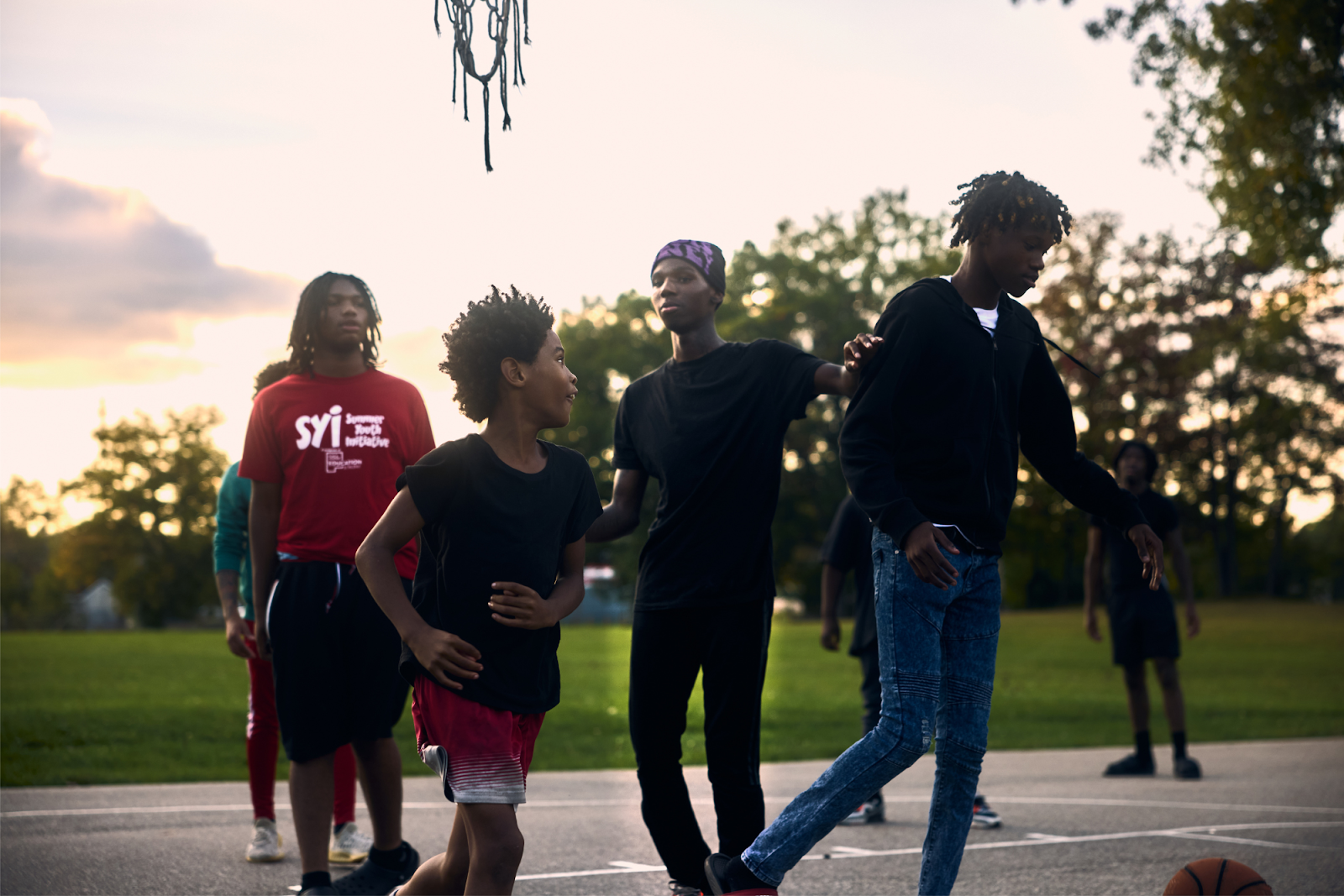 Sarvis Park teens out and about at the park on Sept. 28, 2024. (Bryce Mata | Flintside.com)