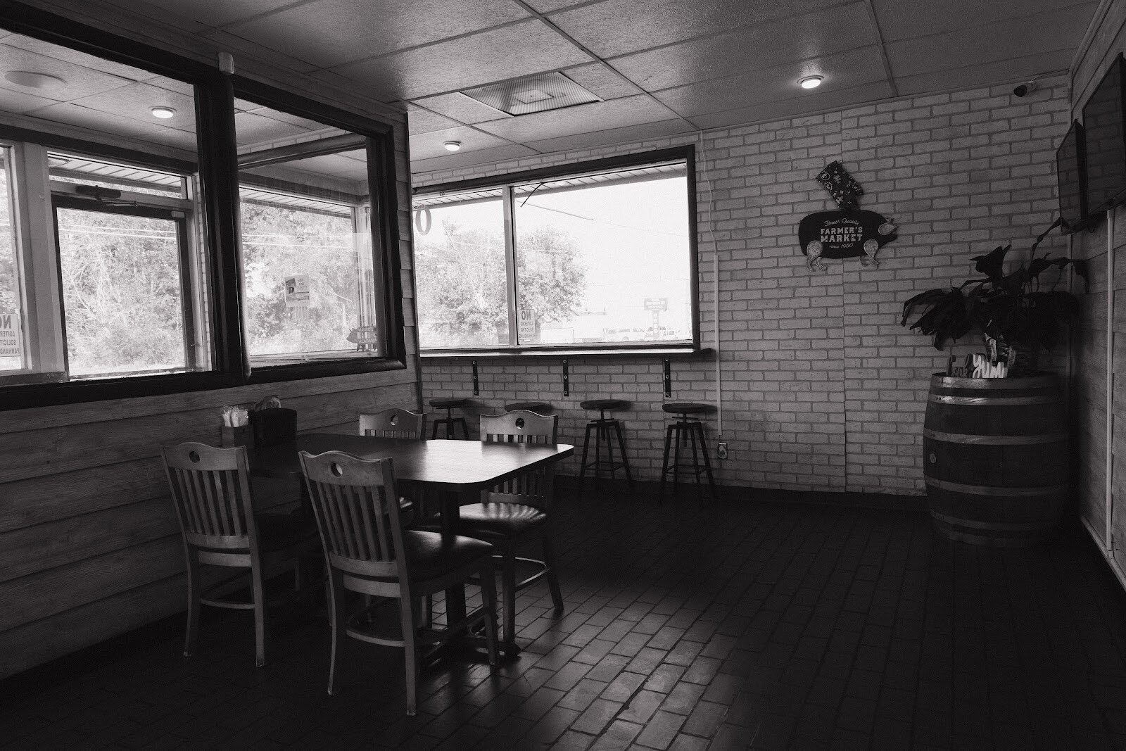 Maude’s Alabama BBQ dining room on Sept. 25, 2024. (Anthony Summers | Flintside.com)