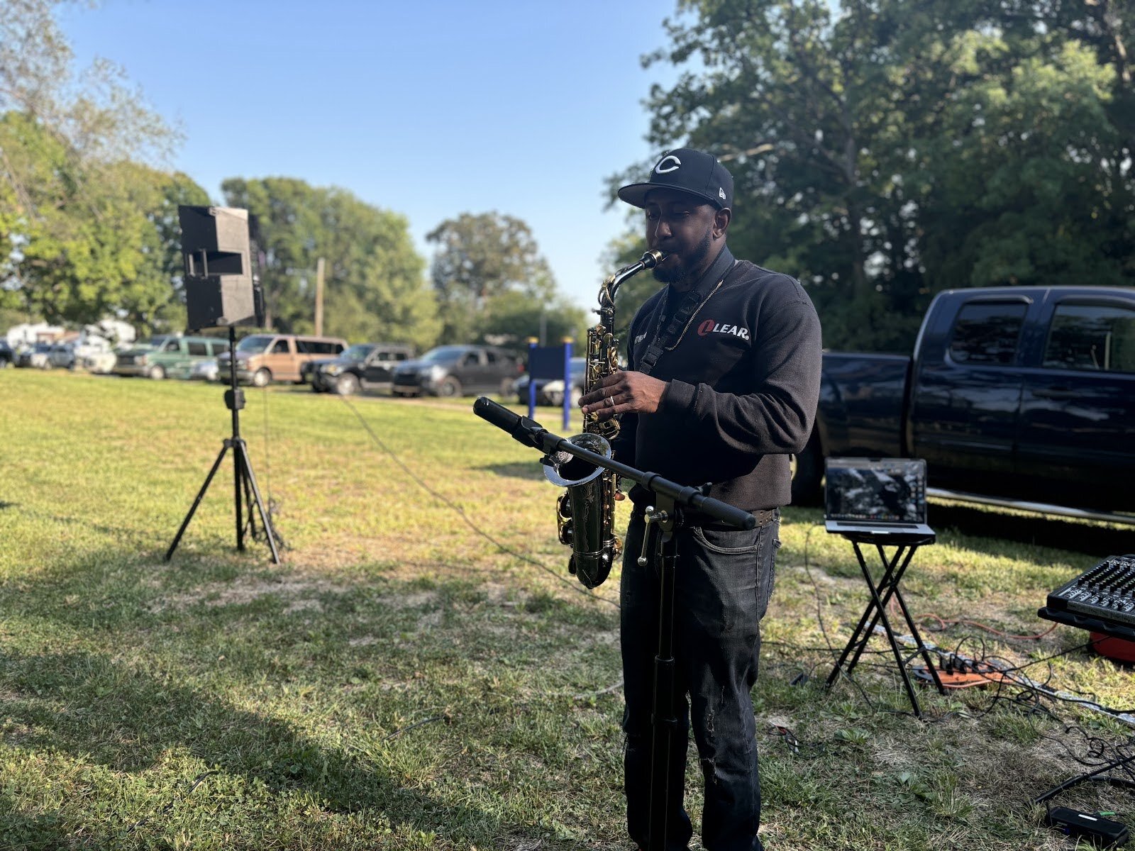 Saxophonist Antwain Kirkland dazzles the neighborhood with a serenade on Sept. 12, 2024. (Jerimiah Whitehead | Flintside.com)