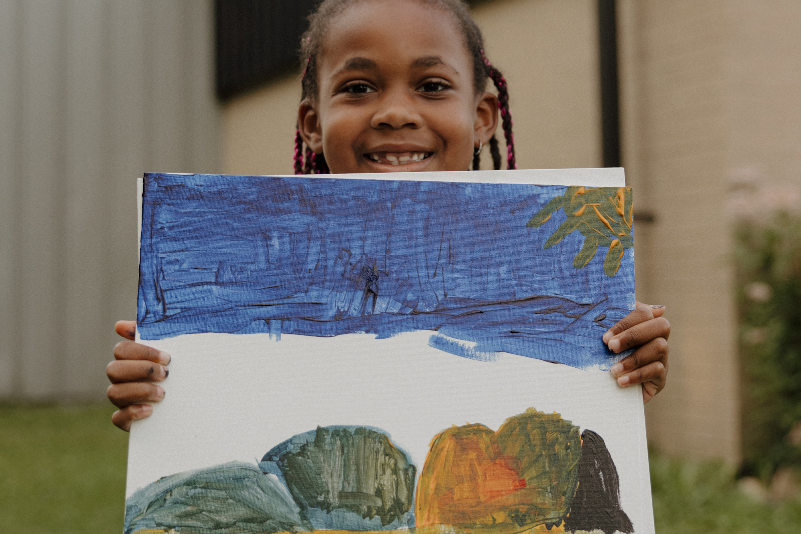 A girl shares her work of art on Sept. 15, 2024. (Anthony Summers | Flintside.com)