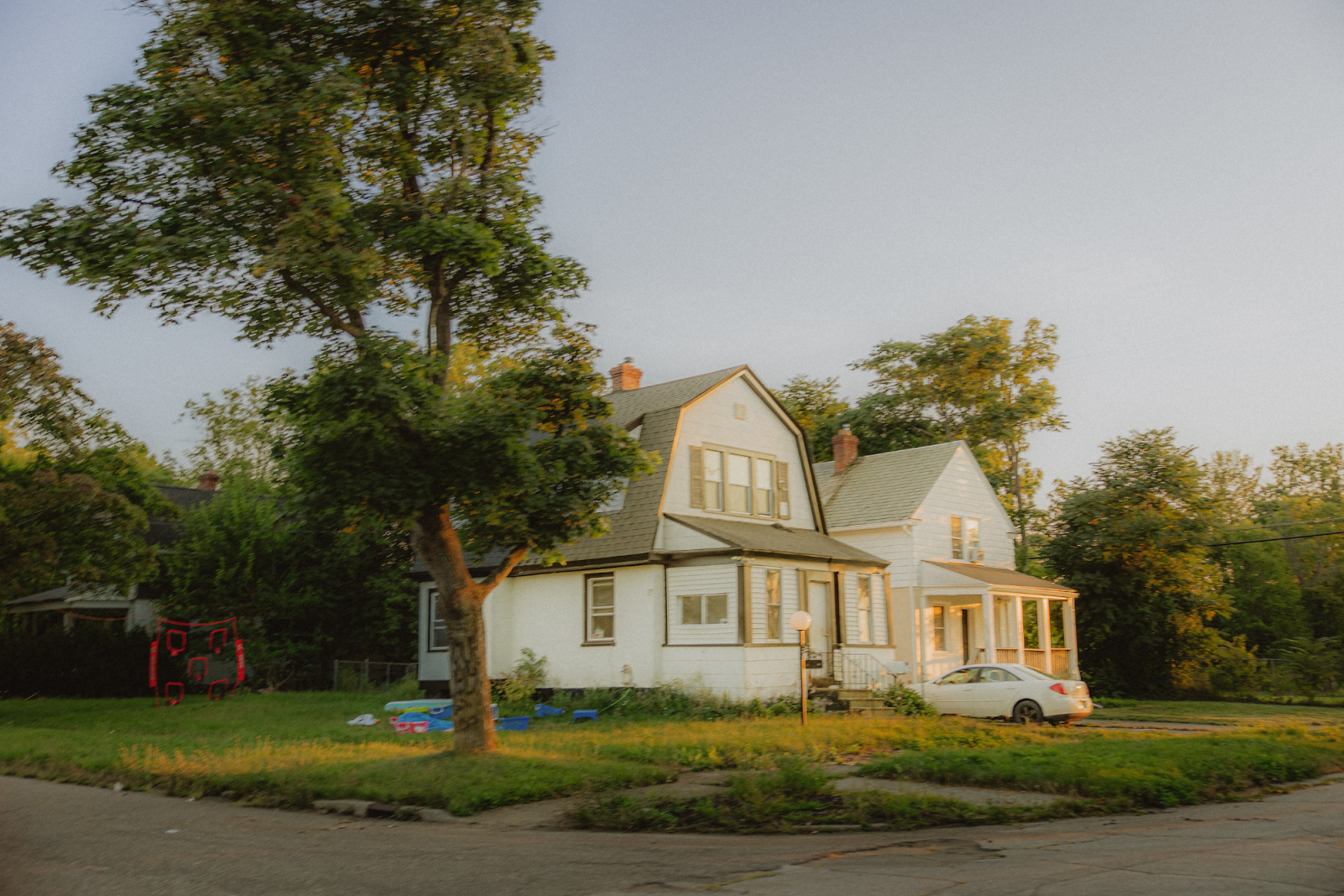 Sunset falls on the Civic Park neighborhood family houses on Aug. 12, 2024. (Anthony Summers | Flintside.com)