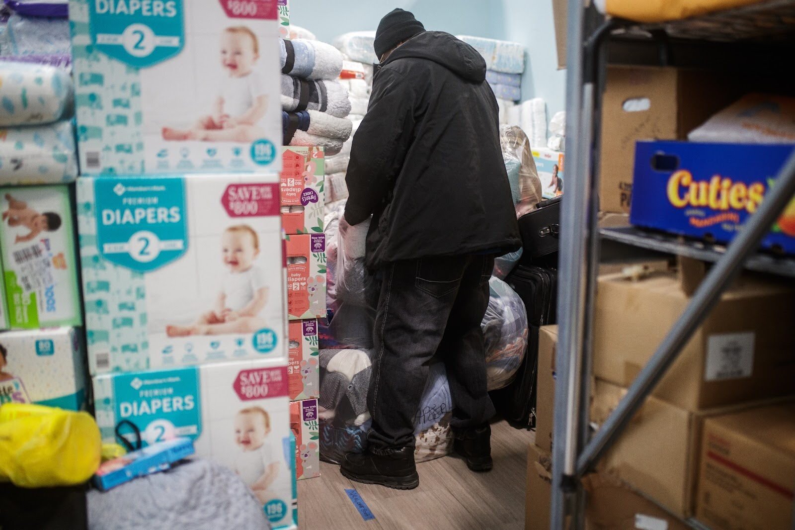 Sam Williams Jr., Center for Hope Community Closet staff member, organizes donated blankets during the community-wide blanket donation delivery on Wednesday, Dec. 20, 2023. (Jenifer Veloso | Flinstide.com)