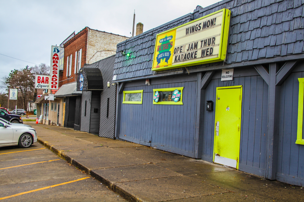 Pictured on Dec. 27, 2023, a staple pillar in the Ballenger Highway area is Rube's Bar & Grill on the N. Chevrolet Ave. (Xzavier Simon | Flintside.com)