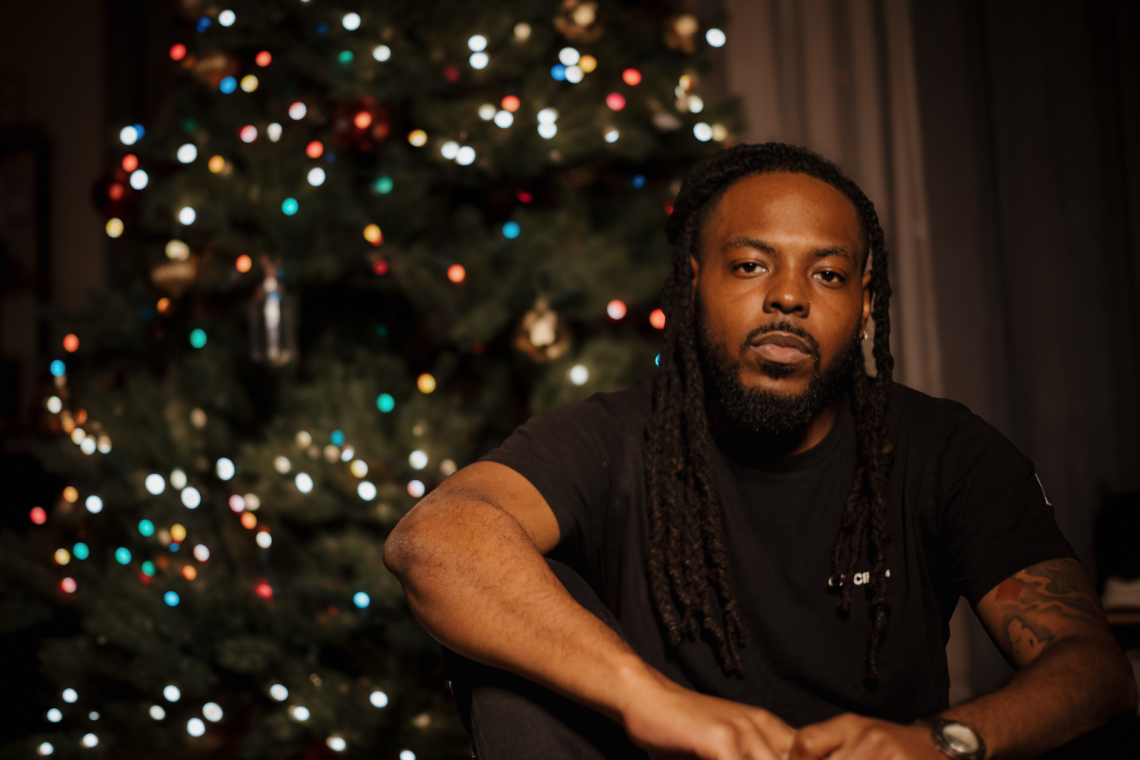 Under the light of the Christmas tree on Nov. 30, 2023, Wiley dives into the sacrifices made to pursue his dreams and creative visions. (Anthony Summers | Flintside.com)