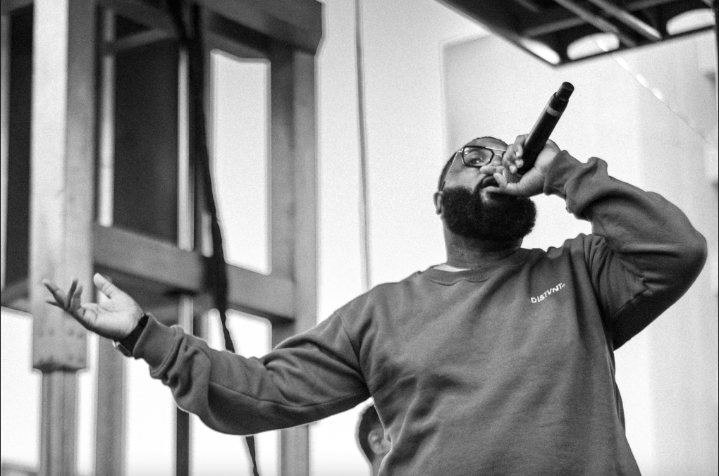 Conversational rapper, Baybro, brings style and story-telling lyrics to the 810 Day concert on August 10, 2023. (Anthony Summers | Flintside)