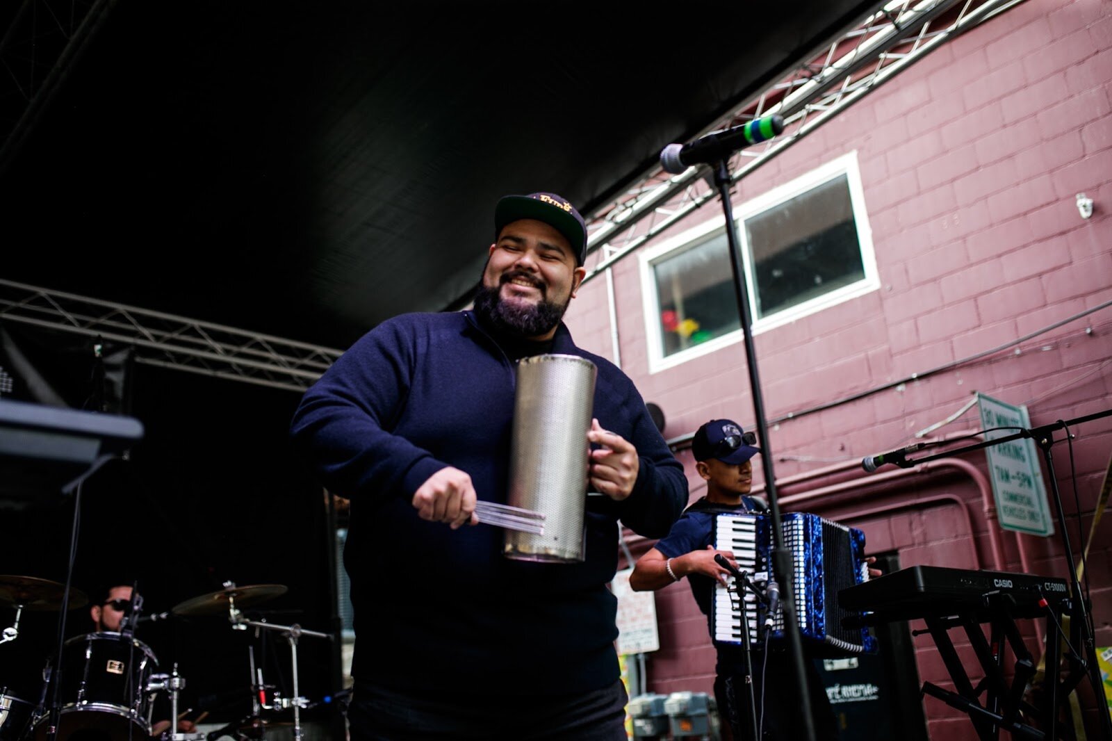 A live band performs during the Latinx Technology & Community Center’s Cinco de Mayo celebration on Friday, May 5, 2023, in Buckham Alley in downtown Flint. (Jenifer Veloso | Flintside)
