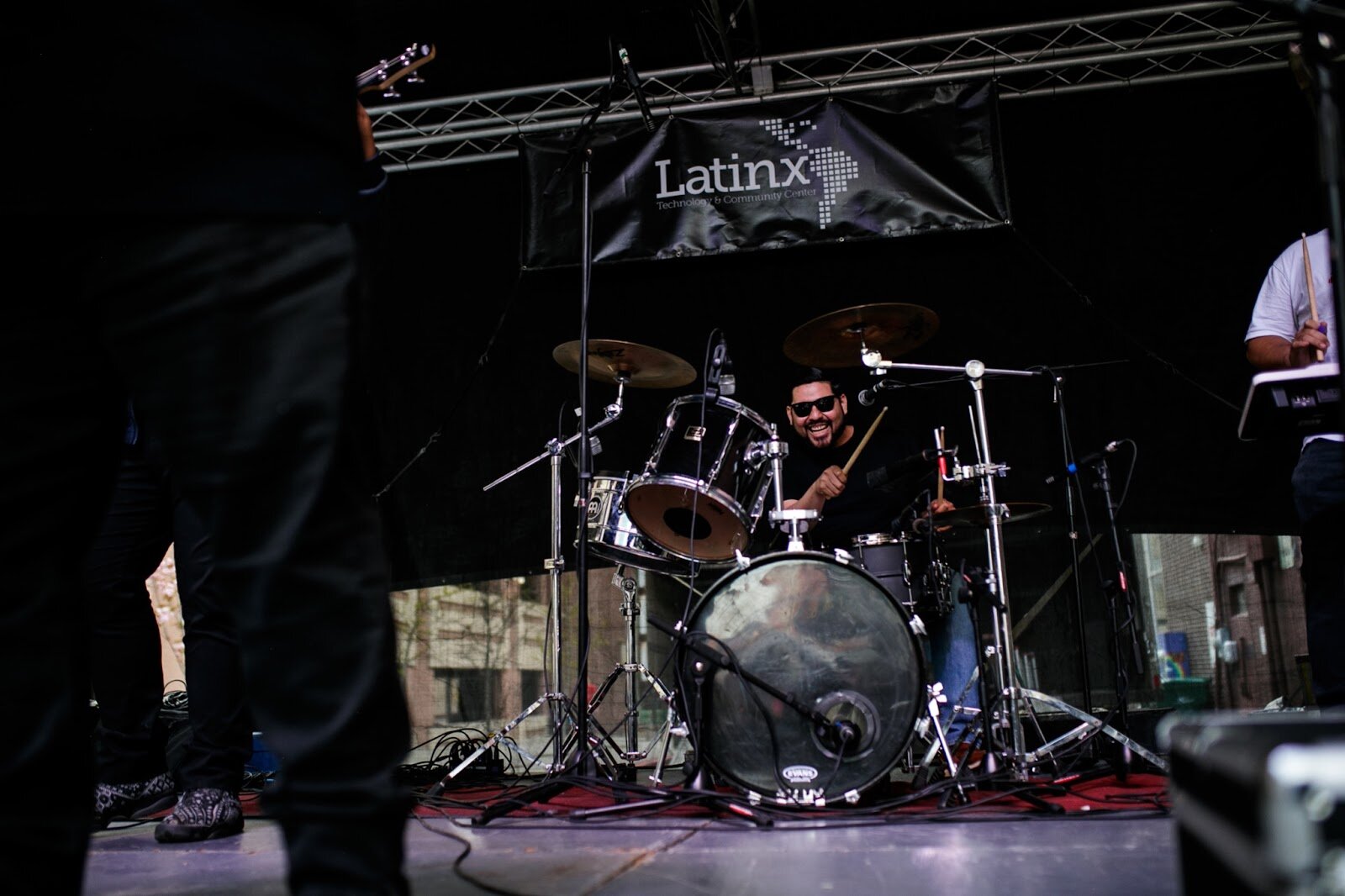 A live band performs during the Latinx Technology & Community Center’s Cinco de Mayo celebration on Friday, May 5, 2023, in Buckham Alley in downtown Flint. (Jenifer Veloso | Flintside)
