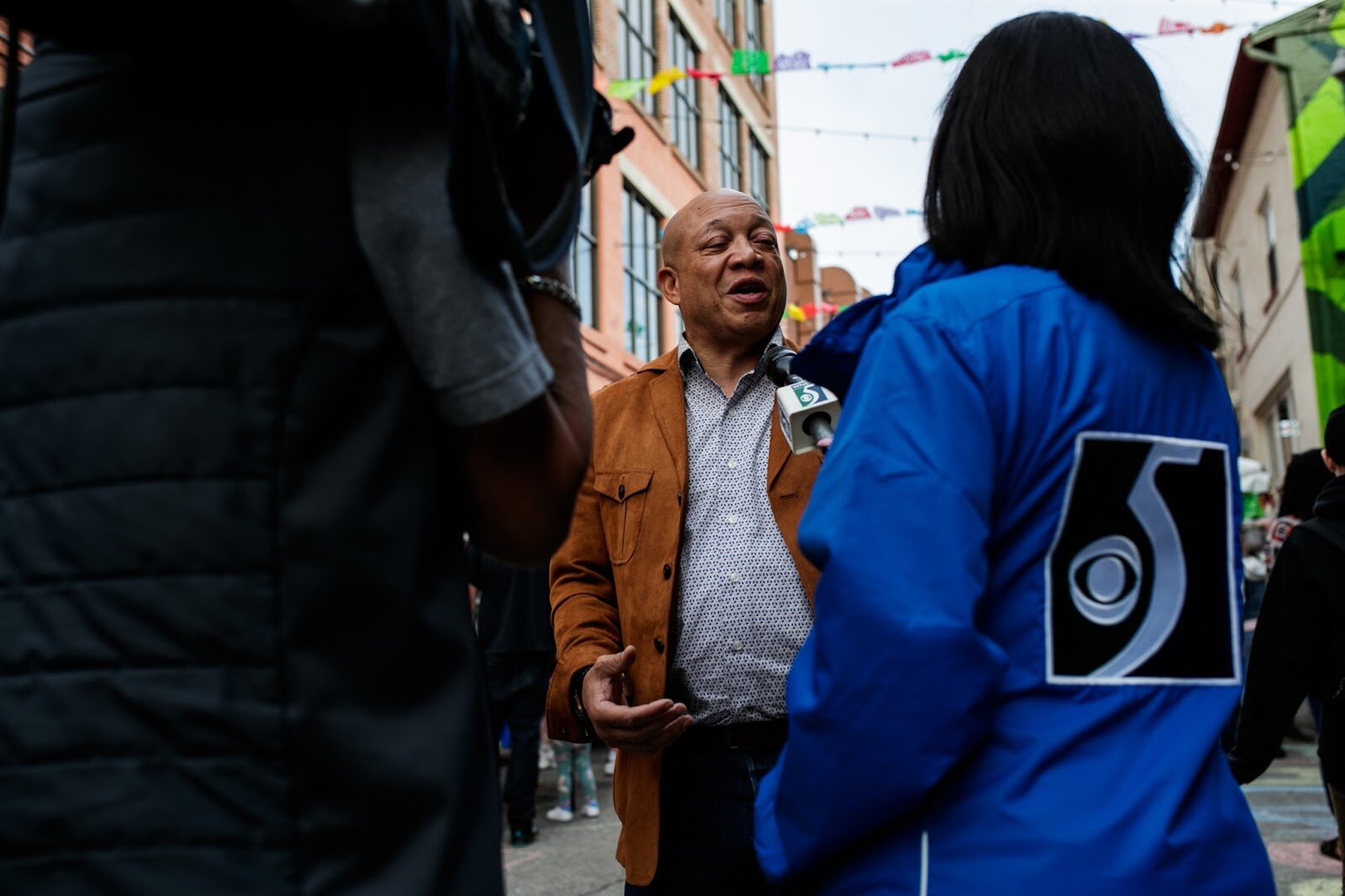 Flint Mayor Sheldon Neeley talks to the press during the Latinx Technology & Community Center’s Cinco de Mayo celebration on Friday, May 5, 2023, in Buckham Alley in downtown Flint. (Jenifer Veloso | Flintside)
