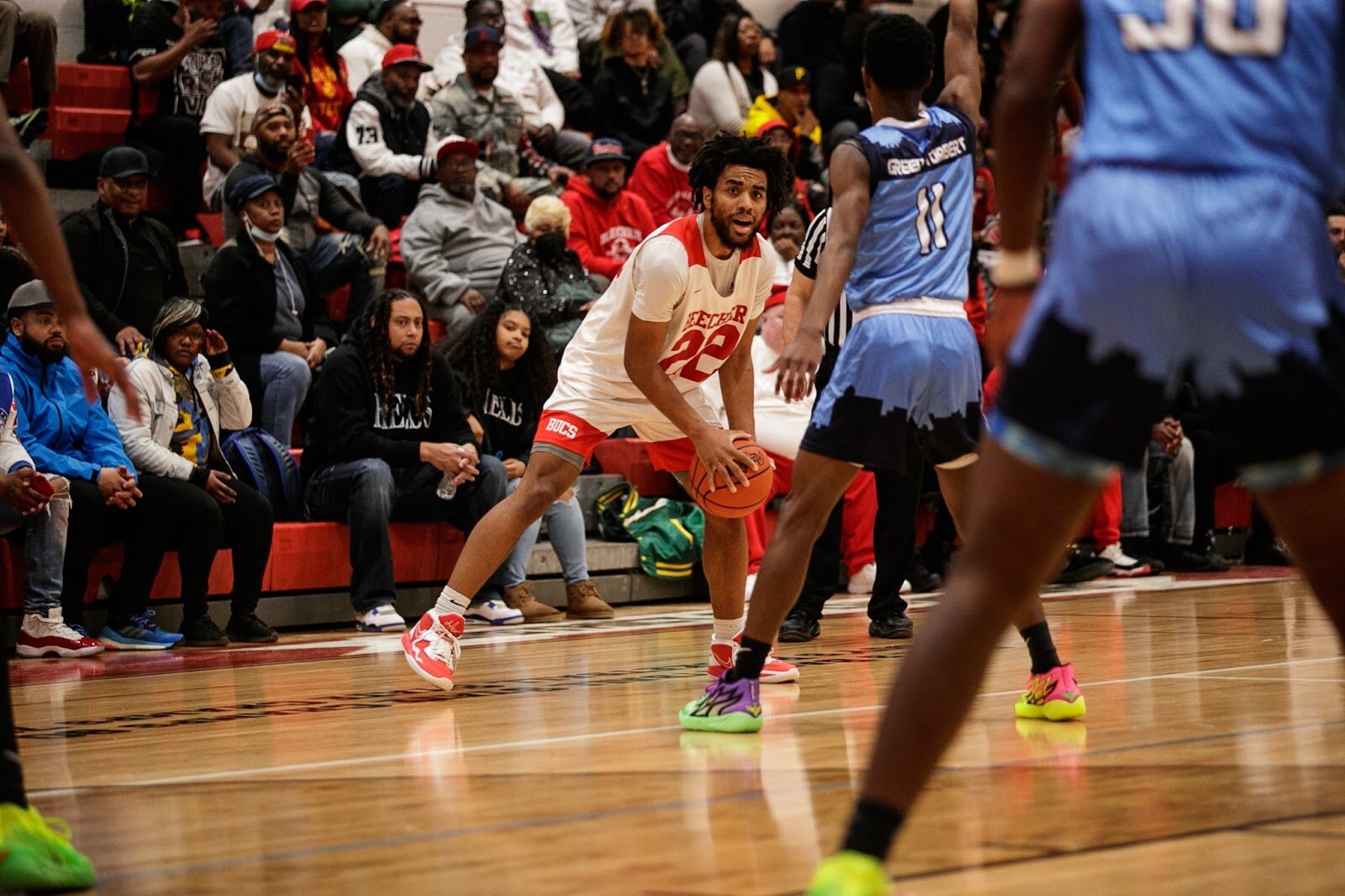 Beecher senior Robert Lee Jr. looks to make a pass during the boys' varsity basketball game on Saturday, Feb. 18, 2023, at the Moses Lacey Fieldhouse in Mount Morris. Beecher defeated Hamady 48-43 (Jenifer Veloso | Flintside)
