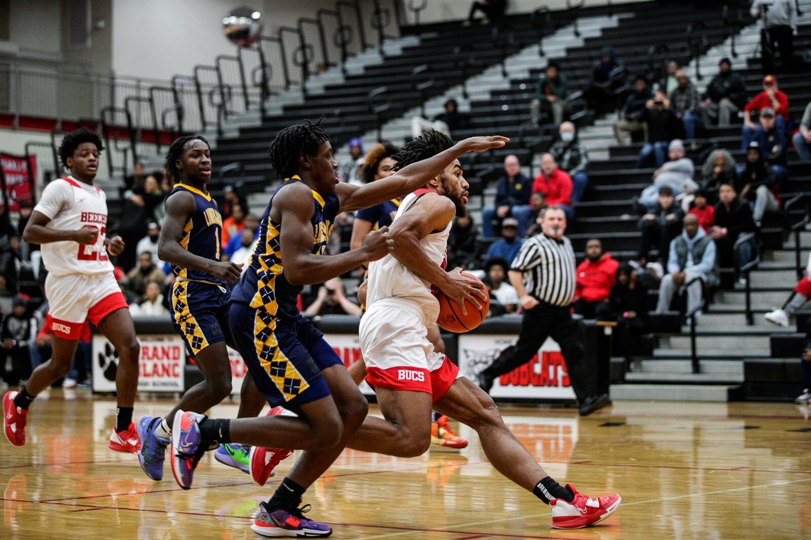Beecher senior Robert Lee Jr. drives past the defense during the Beecher vs Saginaw Arthur Hill game at Grand Blanc High School for The Carmody Classic on Saturday, Jan. 07, 2022. Beecher defeated Arthur Hill 77-44 (Jenifer Veloso | Flintside)
