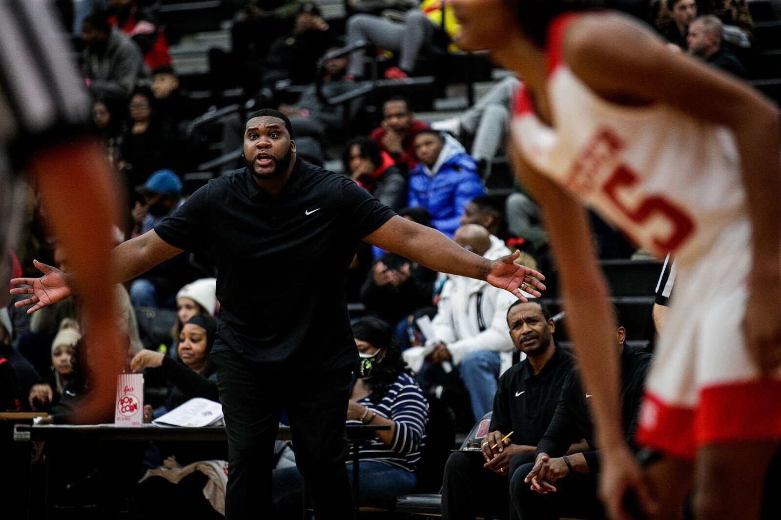 Beecher Head Coach Marquise’ Gray calls out for his players for a rebound during the Beecher vs Saginaw Arthur Hill game at Grand Blanc High School for The Carmody Classic on Saturday, Jan. 07, 2022. Beecher defeated Arthur Hill 77-44 (Jenifer Veloso | Flintside)
