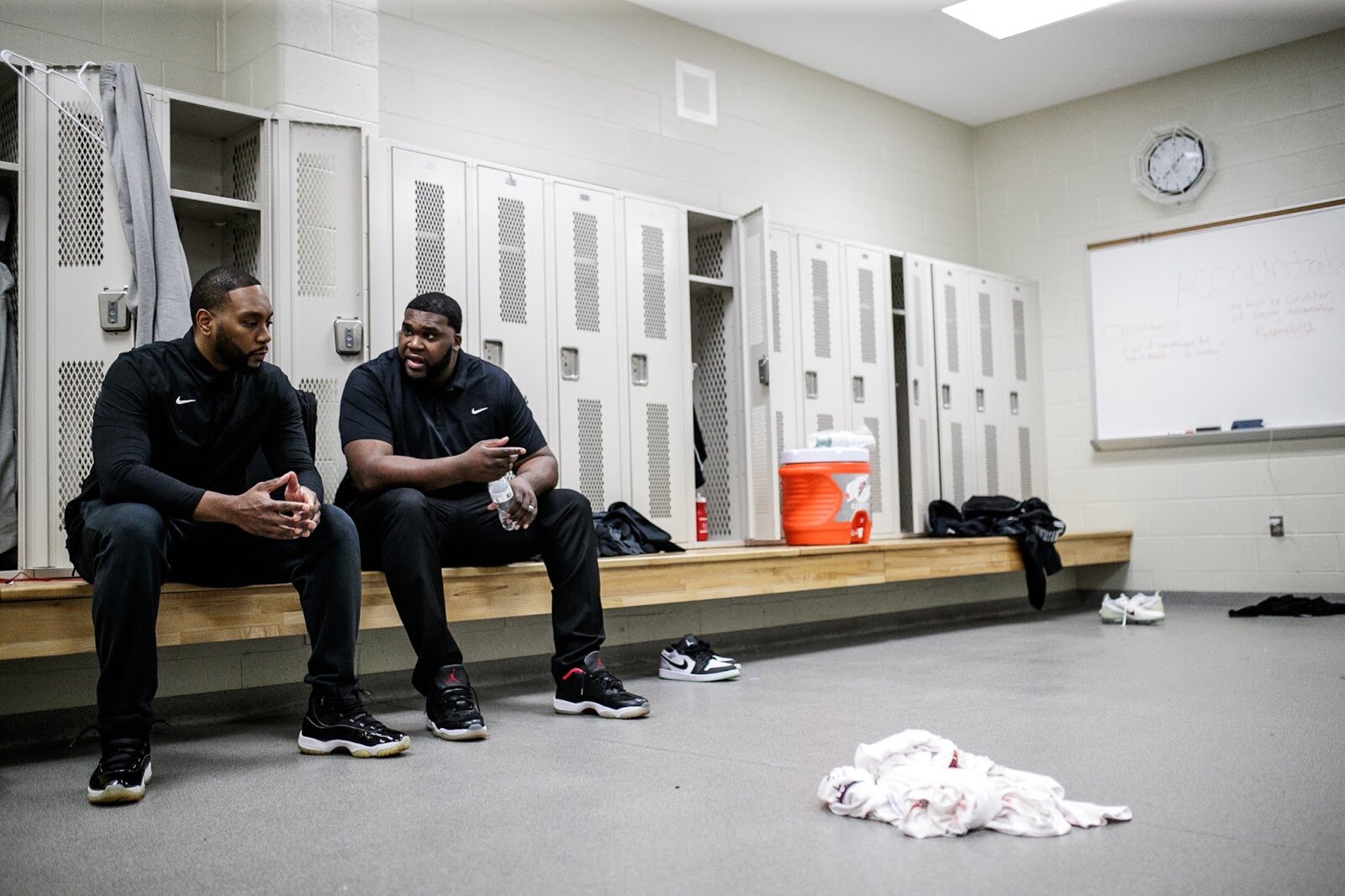 Head Coach Marquise’ Gray talks with an assistant coach at halftime during the Beecher vs Saginaw Arthur Hill game at Grand Blanc High School for The Carmody Classic on Saturday, Jan. 07, 2022. Beecher defeated Arthur Hill 77-44 (Jenifer Veloso | Flintside)
