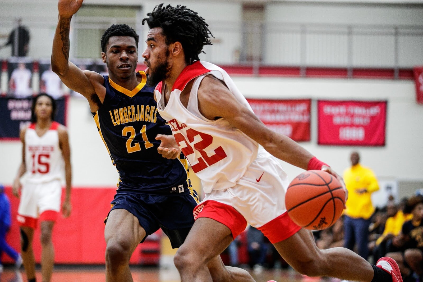 Beecher senior Robert Lee Jr. drives the ball during the Beecher vs Saginaw Arthur Hill game at Grand Blanc High School for The Carmody Classic on Saturday, Jan. 07, 2022. Beecher defeated Arthur Hill 77-44 (Jenifer Veloso | Flintside)
