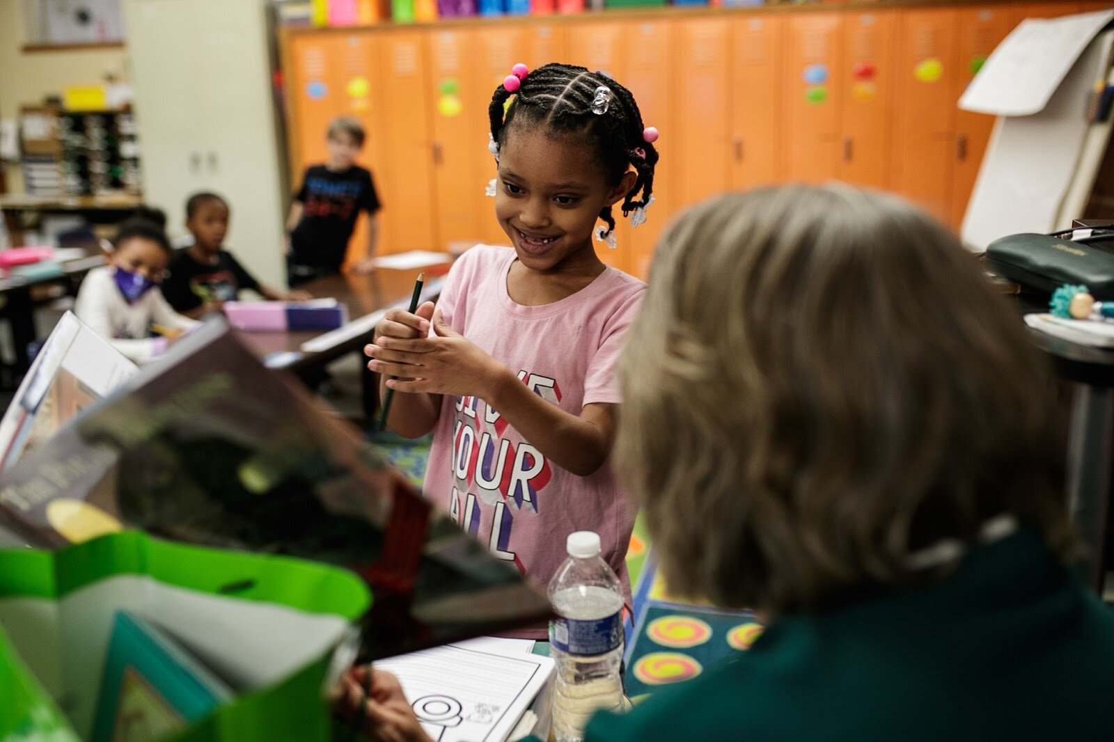 First-grade teacher Mrs. Sandra Baird delivers a Christmas gift bag to one of her students during Freeman Elementary’s holiday celebration of literacy and reading comprehension on Friday, Dec. 16, 2022. (Jenifer Veloso | Flintside)
