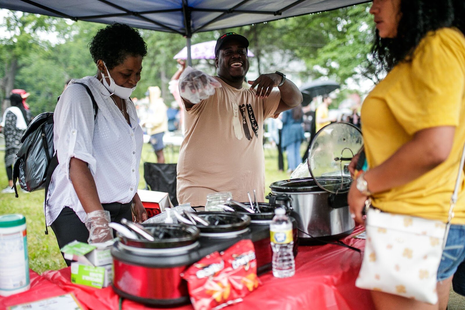 Alex Davis, the owner of Twauny Lo's Tacos, serves local favorites during Porch Fest on Friday, July 15, 2022. (Jenifer Veloso | Flintside)