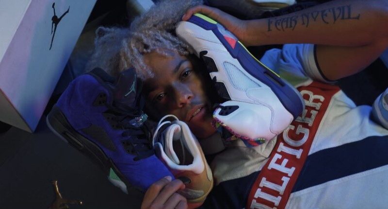 “Fear no evil” on his left tells the story of the artist being robbed and pistol-whipped in Flint—a moment that left a permanent scar.