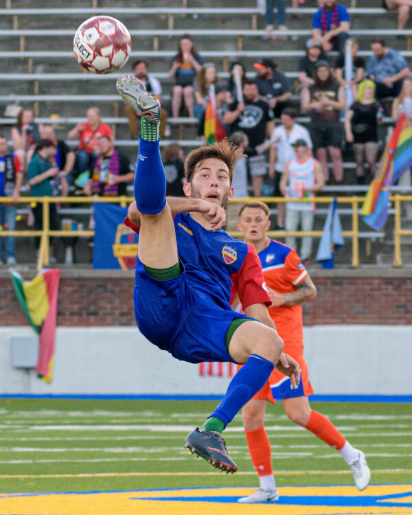 The Flint City Bucks Football Clubs 2019 cinderella season has provided lots of spectacular shots and come-from-behind victories. 