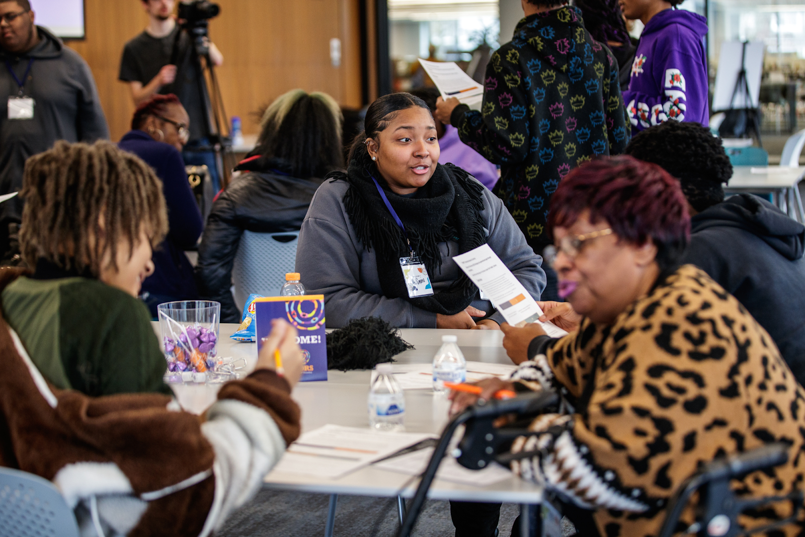 Flint Center for Educational Excellence staff member Si-Moine Anthony and storyteller Ms. Maxine Fairley shared their stories and connected with Southwestern high school students on Dec. 8, 2023. (Jenifer Veloso | Flintside.com)