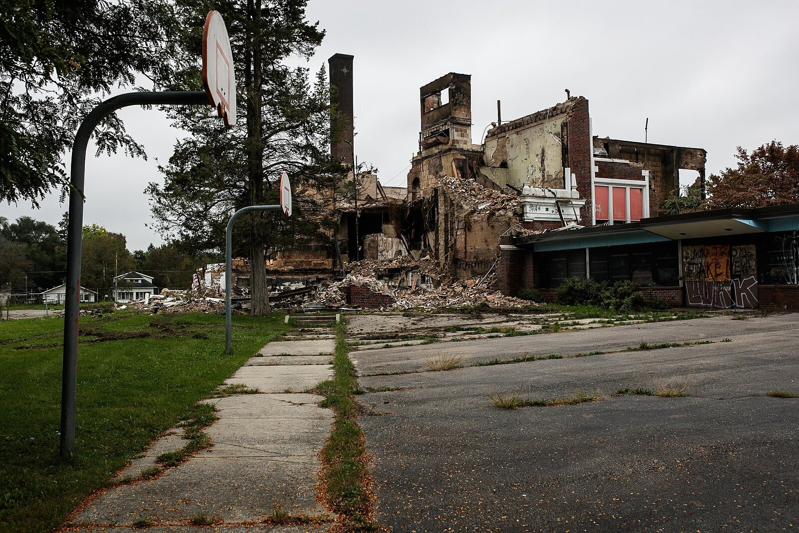 Flint's century-old Washington Elementary School after being set afire in October 2021. (Jenifer Veloso | Flintside)