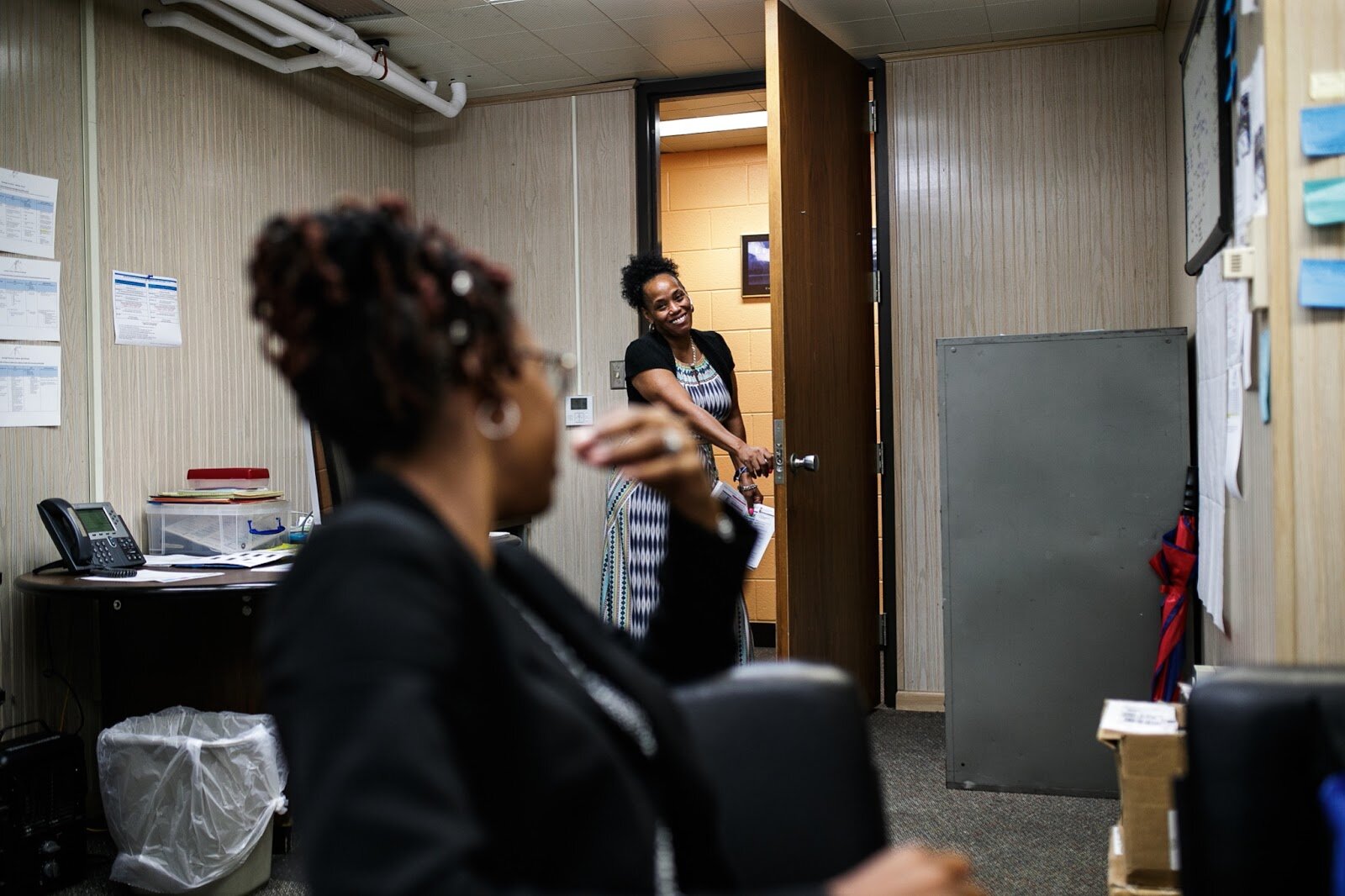 Principal Shalonda Byas turns and speaks to her office secretary on Thursday, Aug. 18, 2022, at Brownell STEM Academy. (Jenifer Veloso | Flintside.com)
