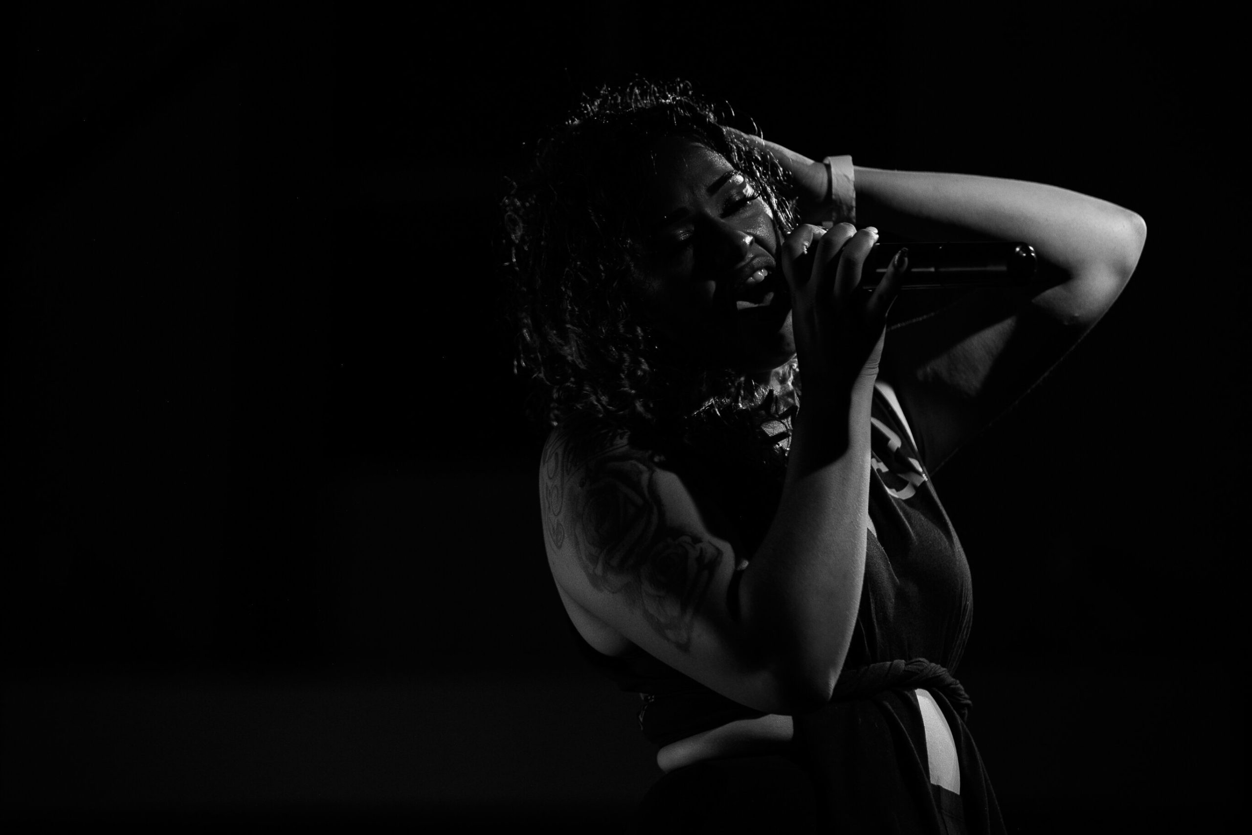 Flint artist Taylor Tatum performs during Glizzy Fest on Saturday, August 6, 2022 in Buckham Alley, downtown Flint. (Jenifer Veloso | Flintside.com)