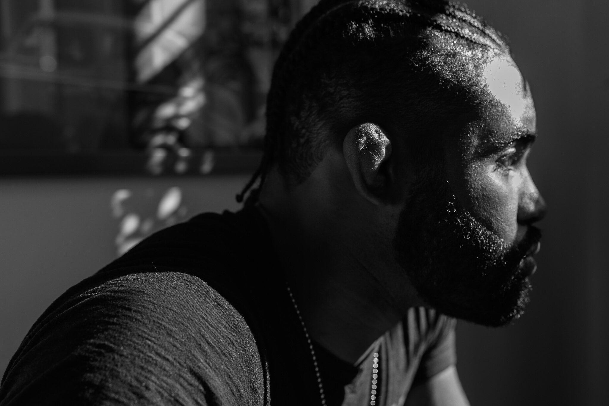 Side-profile of a focused Antoine Blassingame.