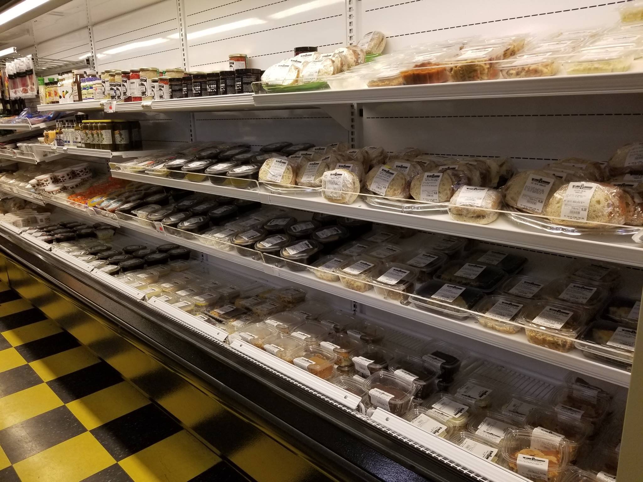 The grocery store offers fresh grab-and-go food options that range from gluten-free, vegan, and vegetarian.