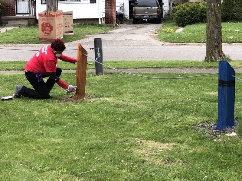 Flint Public Art Project partnered with volunteers in Sarvis Park to turn fence posts into crayons on April 24.